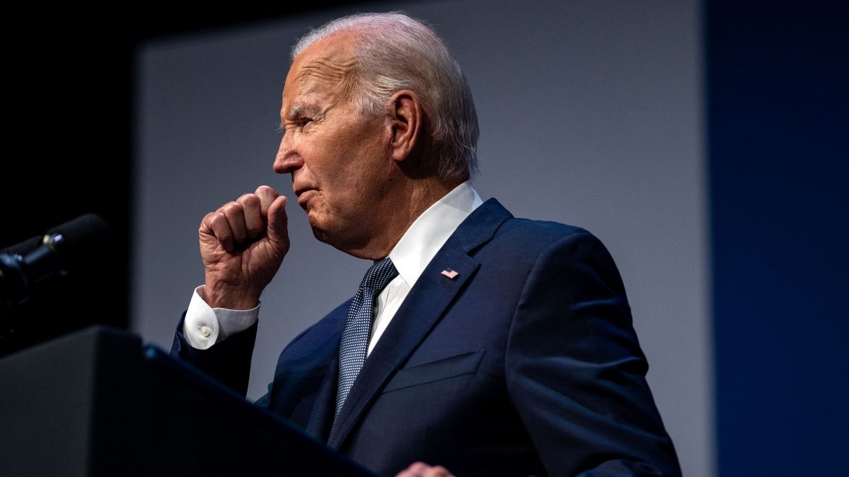 Nő a nyomás Bidenen – összeesküvést sejt a visszaléptetésére