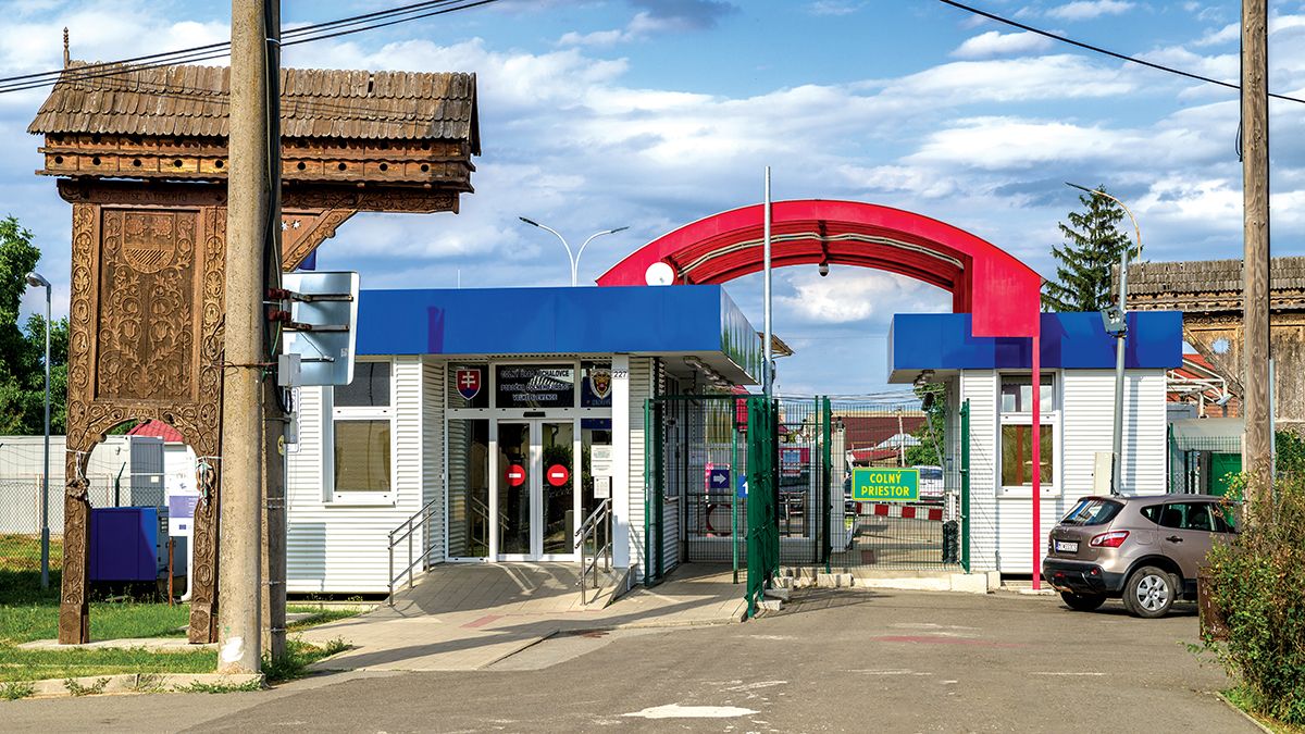 Kassától keletre