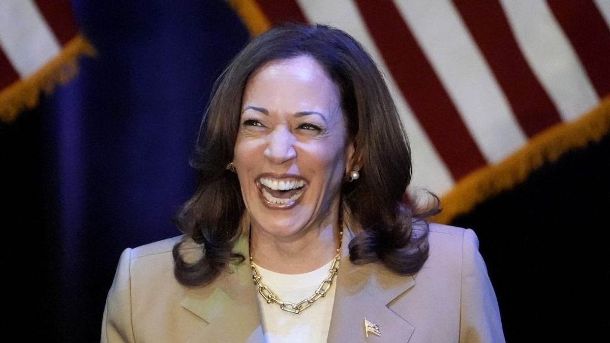 Még a világhírű viselkedéskutató is kibukott Kamala Harris értelmi szintjén