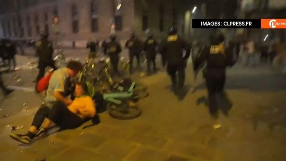 Így ünnepel a szélsőbal Párizsban: romok, káosz, lángoló utcák, rohamrendőrök (VIDEÓK)