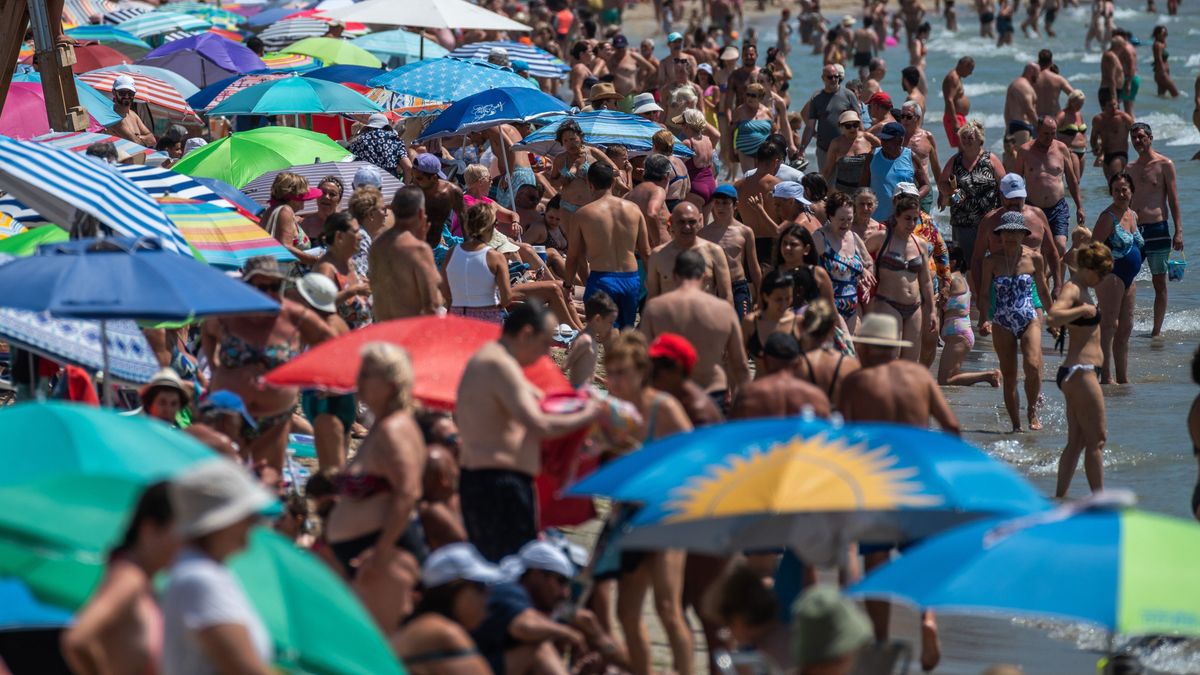 Azt kérik a turistáktól, hogy tapsolják meg a balatoni pincéreket