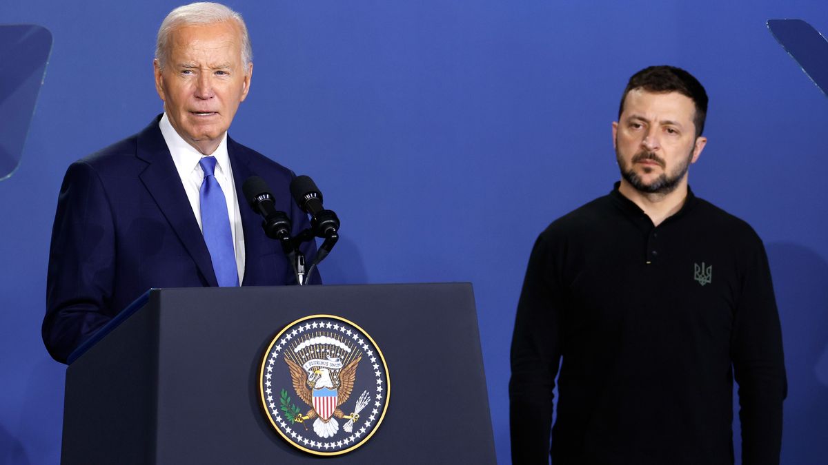Látni kell Zelenszkij reakcióját, amikor Biden leputyinozta (VIDEÓK)