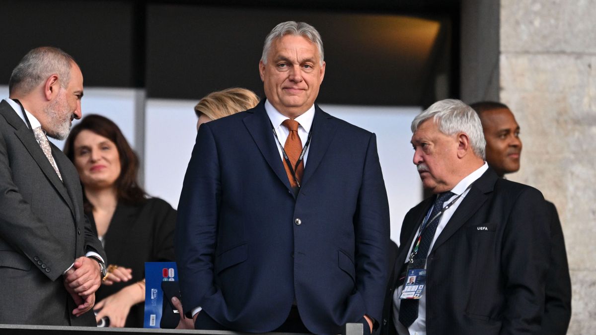 Orbán Viktornak leesett, hogy a 30 alattiak körében nemigen akad szavazója, úgyhogy hirtelen kellenének neki a fiatalok