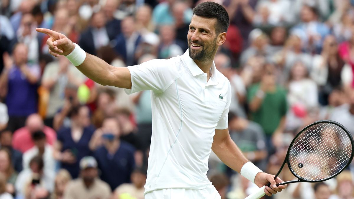 Novak Djokovic, miután gyõzött a cseh Vit Kopriva ellen a wimbledoni teniszbajnokság férfi egyesének elsõ fordulójában Londonban 2024. július 2-án. Kérdés: ő mit gondol a vonalbíróról.