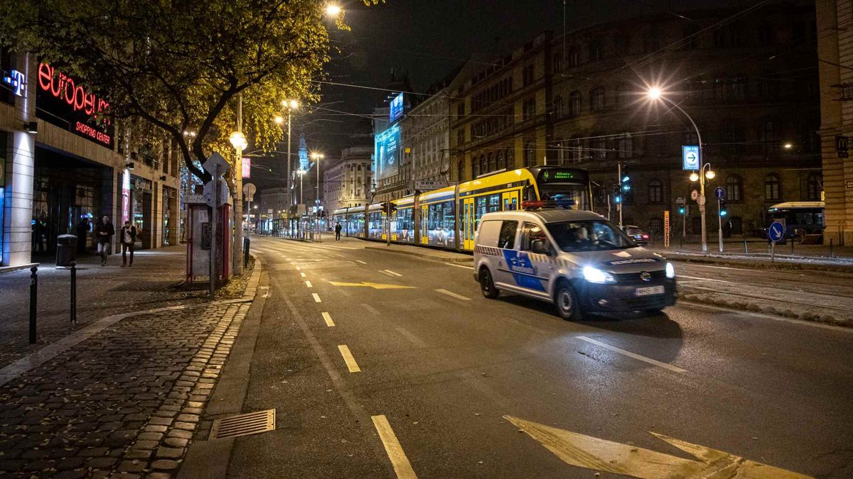 Razziáznak a bulinegyedben, rendőrök lepik el Belvárost