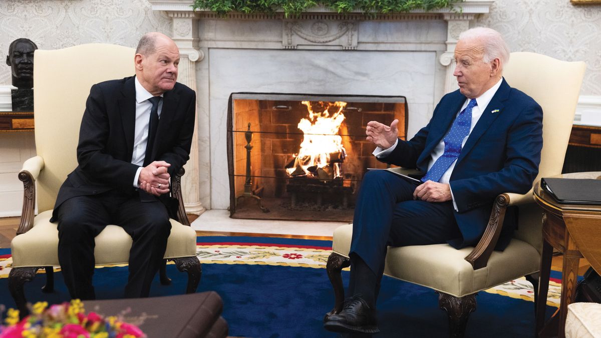 „Nagyon fókuszált” – a német kancellár kiállt a Zelenszkijt Putyinnal keverő Biden mellett