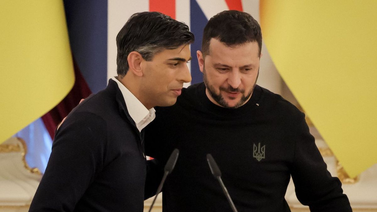 Úgy csörtetni kardot, hogy hüvely üres, minimum fura
