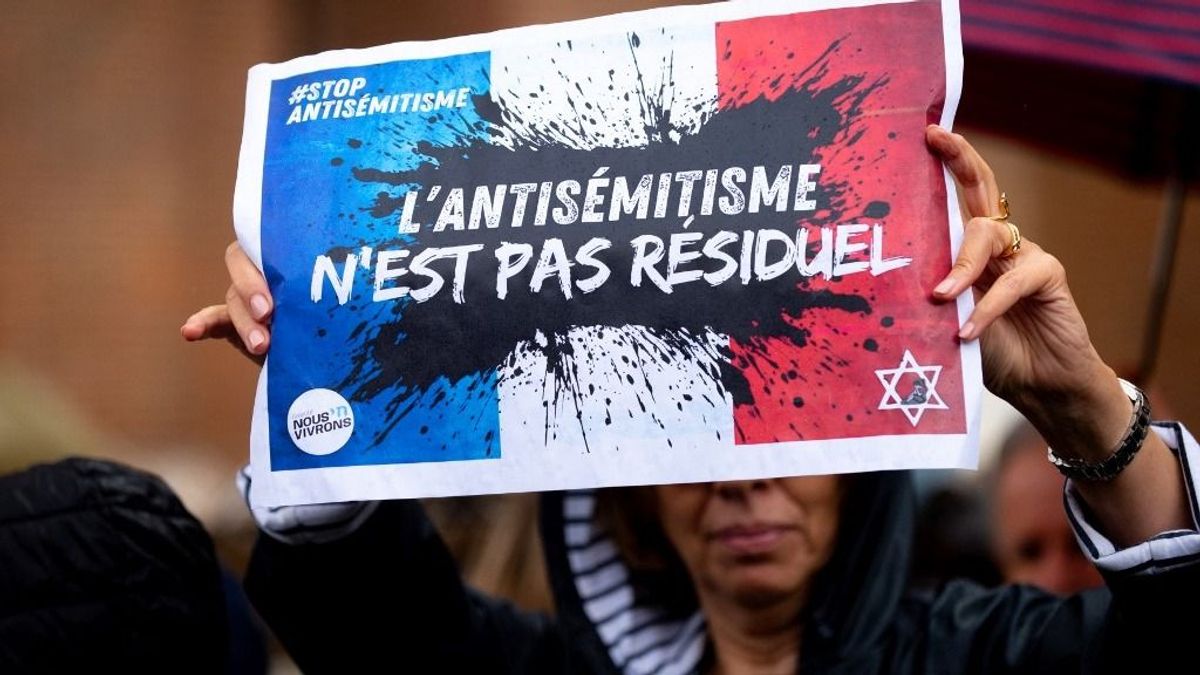 A párizsi zsinagógákban azon vitáznak, hogy Le Pen vagy a muszlimpárti szélsőbal-e a kisebb rossz? – Mandiner