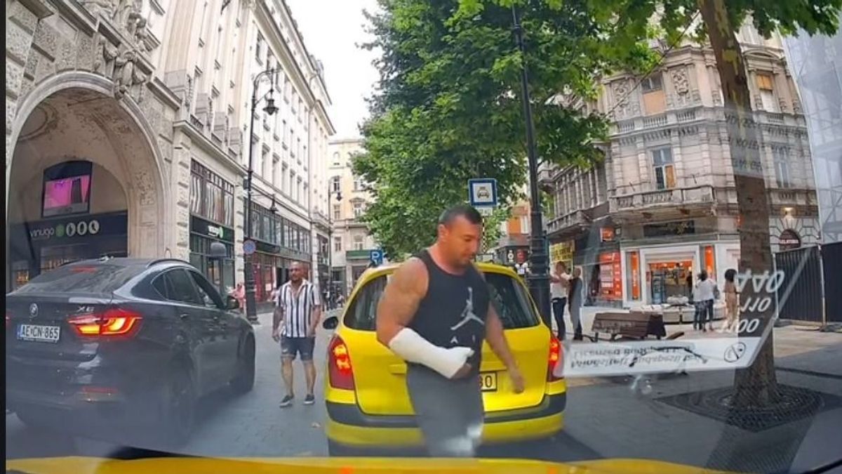 Sokkoló felvétel: taxisok fenyegették egymást egy parkolóhely miatt (VIDEÓ)