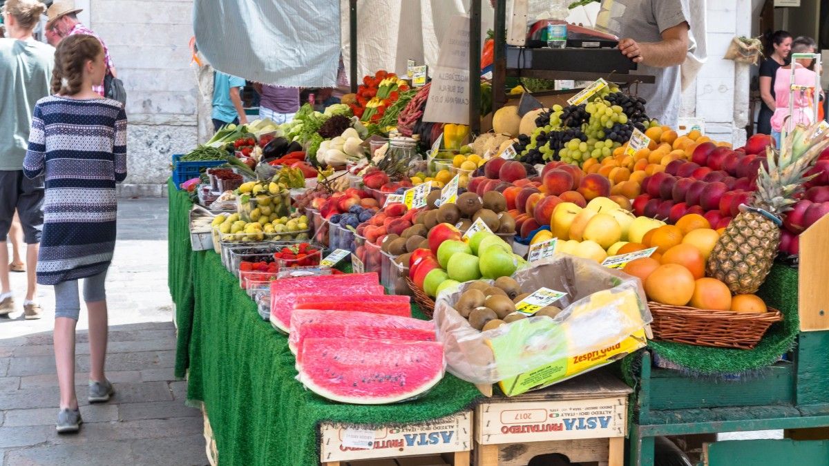 A béremelkedés megtette a hatását, nőtt a kiskereskedelem