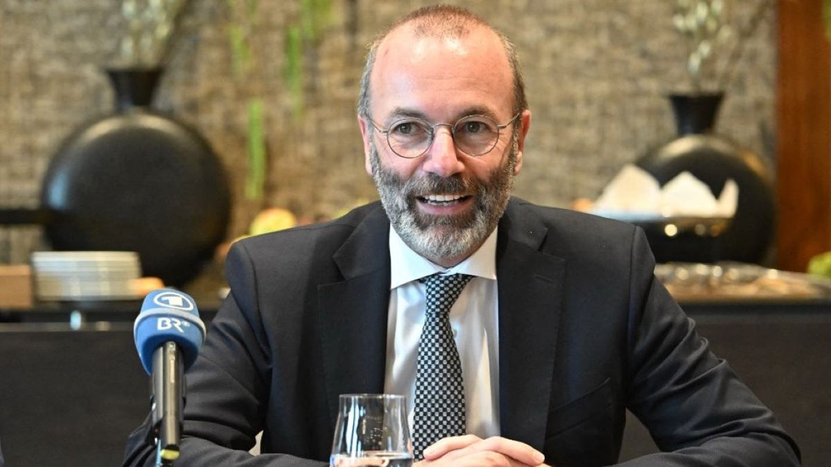 A brüsszeli lap elismerte: a Patrióták megjelenése után azonnal összefeküdt a baloldallal az Európai Néppárt