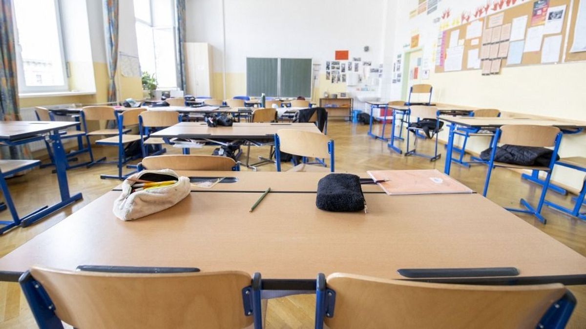 Áldatlan állapotok a bécsi iskolákban: menekülnek a tanárok a migránsdiákok miatt