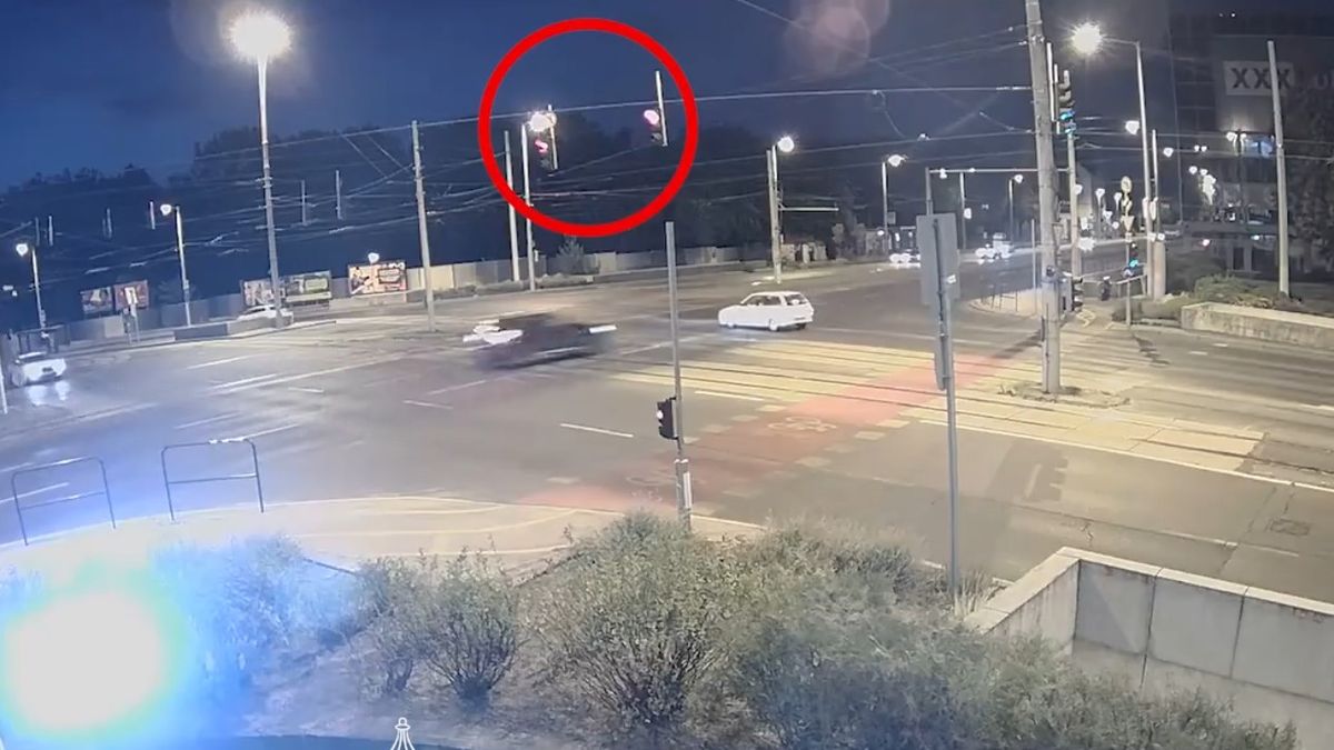 Felvette a halálos balesetet a köztéri kamera: húszéves holland srác tarolta le az ártatlan suzukist Budapesten