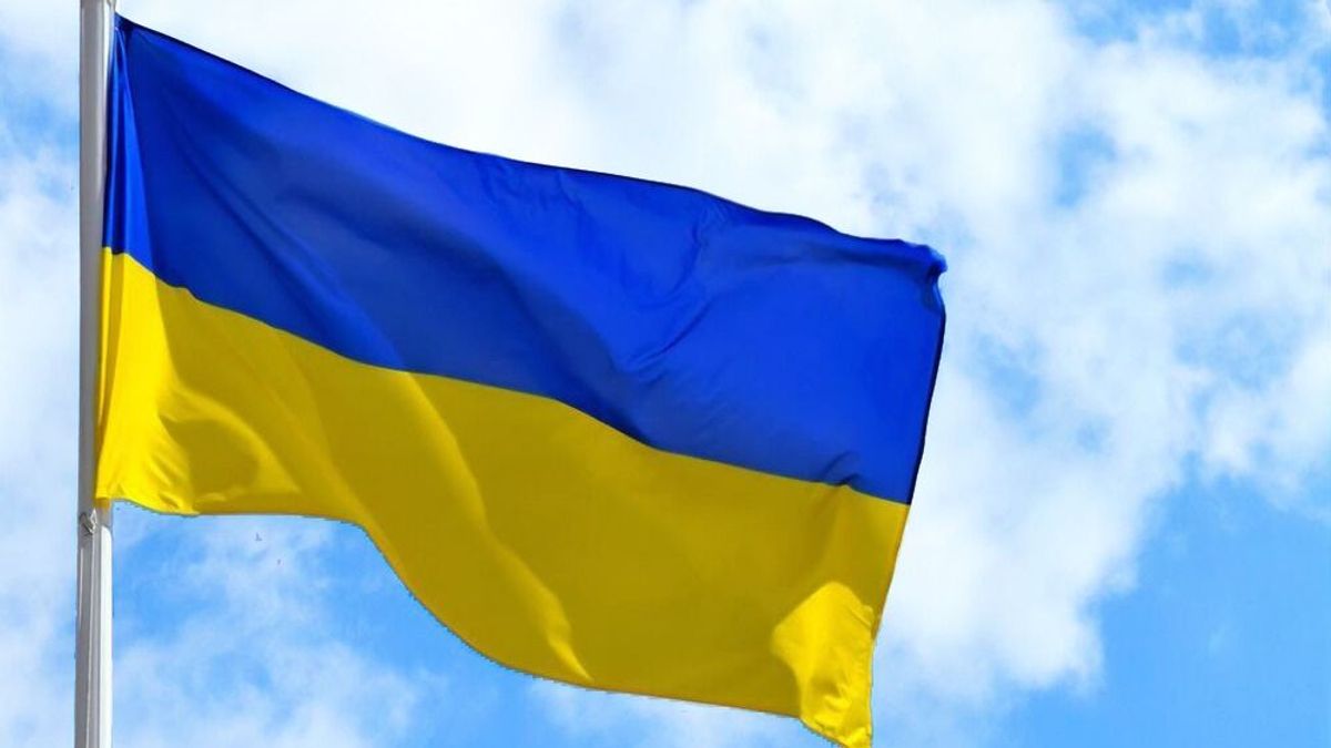 Nincs pardon: kirúgtak egy nőt a munkahelyéről, mert nem állt fel az ukrán himnusz alatt