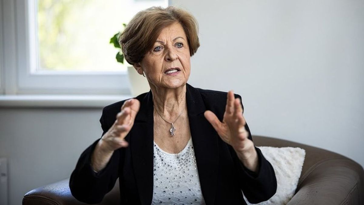 „Gyakorlatilag már kármentésben vagyunk” – Bagdy Emőkét kérdeztük a telefonhasználat iskolai korlátozásáról