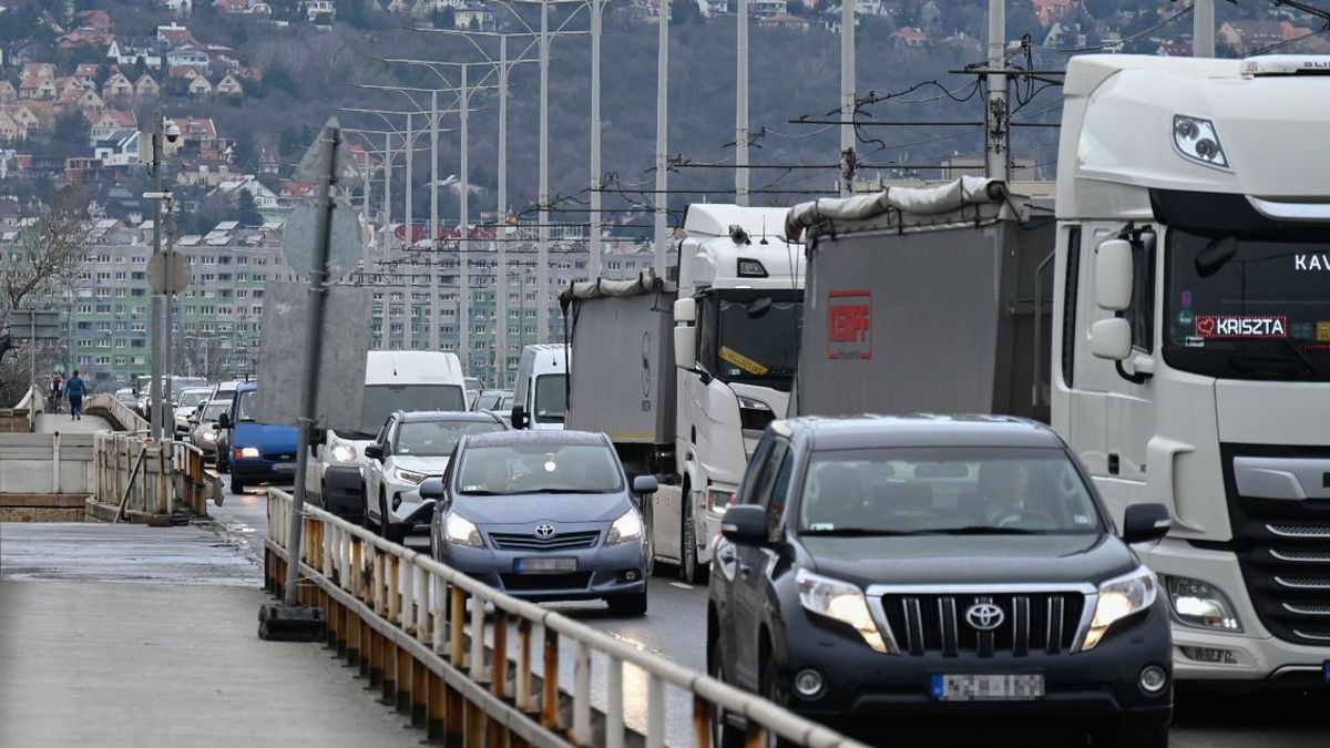 Felére csökkent az Árpád hídi gyorshajtók száma