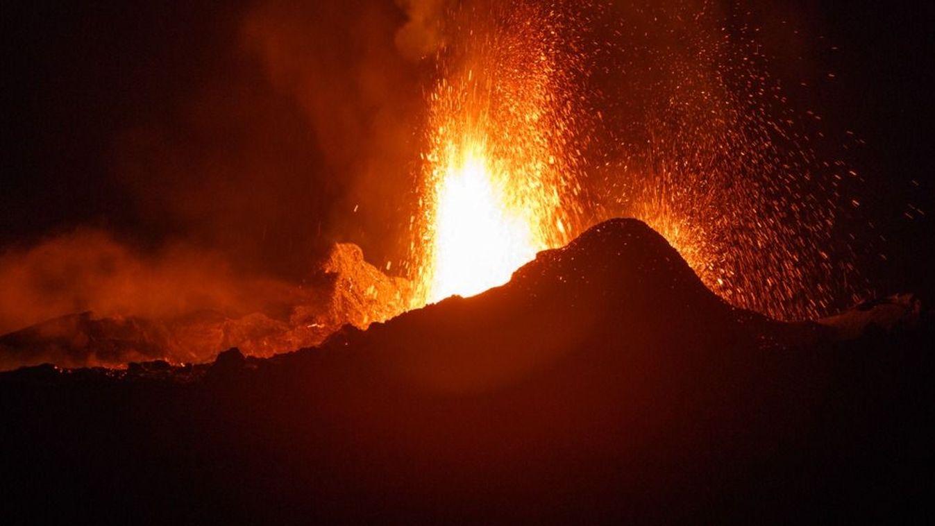 The,Piton,De,La,Fournaise,Volcano,During,An,Eruption,In