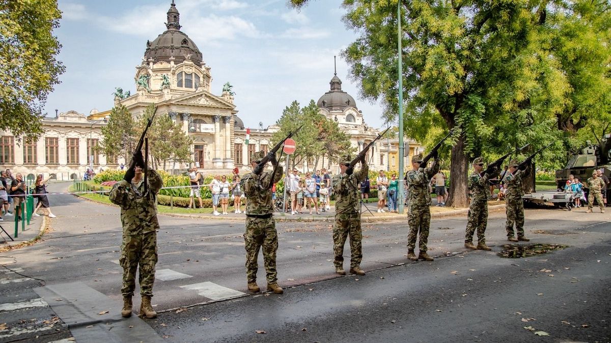 „Lehengerlő nagyvasakkal” és katonás programokkal telik meg a Városliget (FOTÓK)