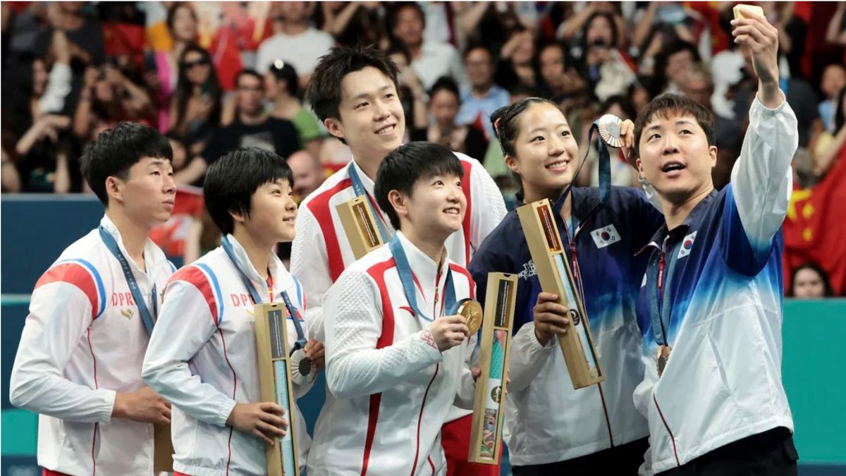 Átnevelőtáborba küldik azokat az észak-koreai sportolókat, akik a dél-koreaikkal szelfiztek az idei olimpián