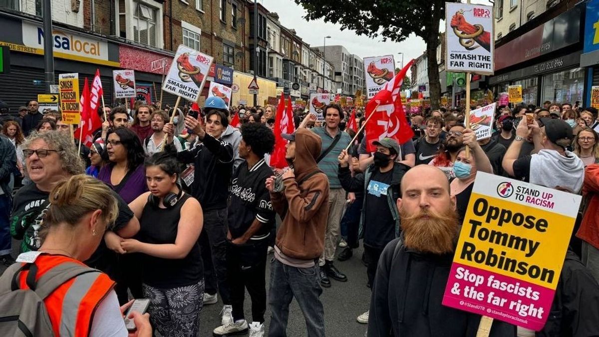 Zavargások után most az antirasszisták tüntetnek Nagy-Britanniában