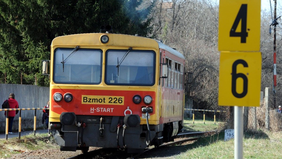 Lázár János nem akar többet hallani a vonatok késéséről