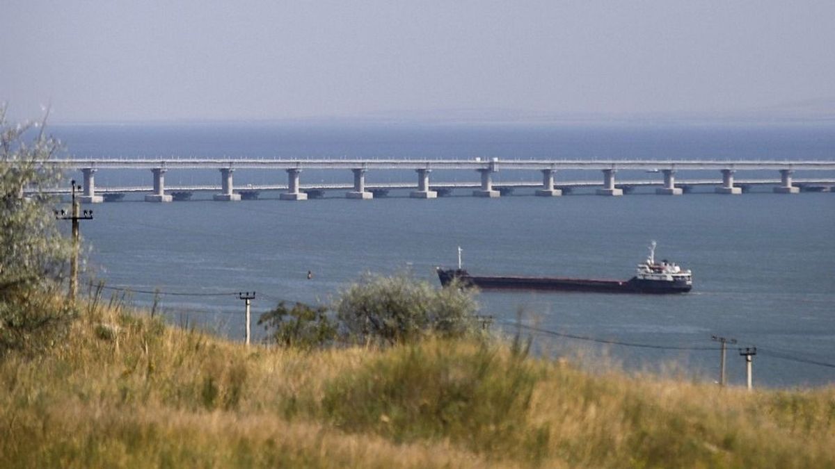 Rakétákkal lőtték a krími hidat az ukránok
