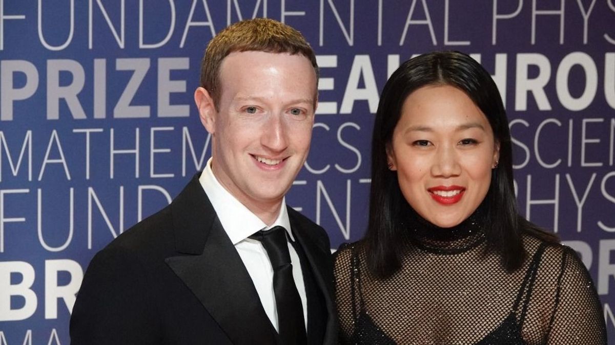 Mark Zuckerberg egy nagy zöld szobrot állíttatott feleségének
