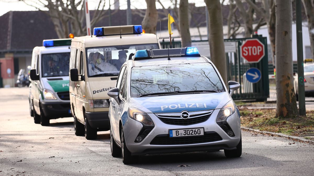 Négy idős páciens meggyilkolásával és otthonaik felgyújtásával vádolnak egy berlini orvost