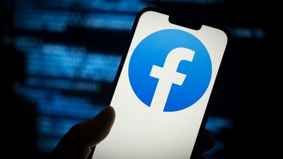 Szót fogadott Hont András a Facebooknak