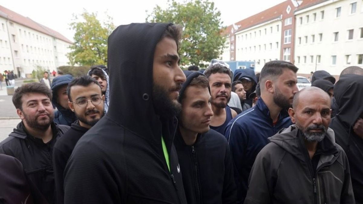 Új trend a migránsok között: nyaralni mennek az országokba, ahonnan „elmenekültek”