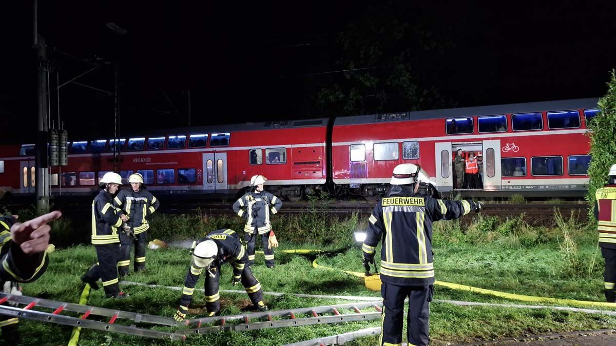 Train evacuated in Apen - tree falls on overhead line