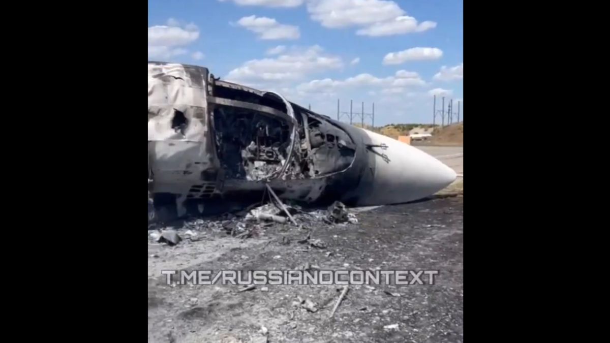 Megjöttek az első felvételek a szitává lőtt orosz légibázisról (VIDEÓ)