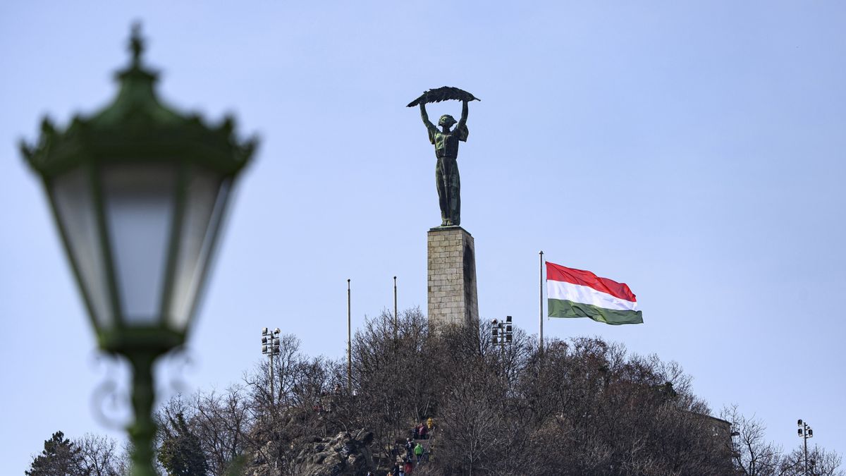 Nincs megállás: újabb petíció indult a Szabadság-szoborra tervezett kereszt ügyében