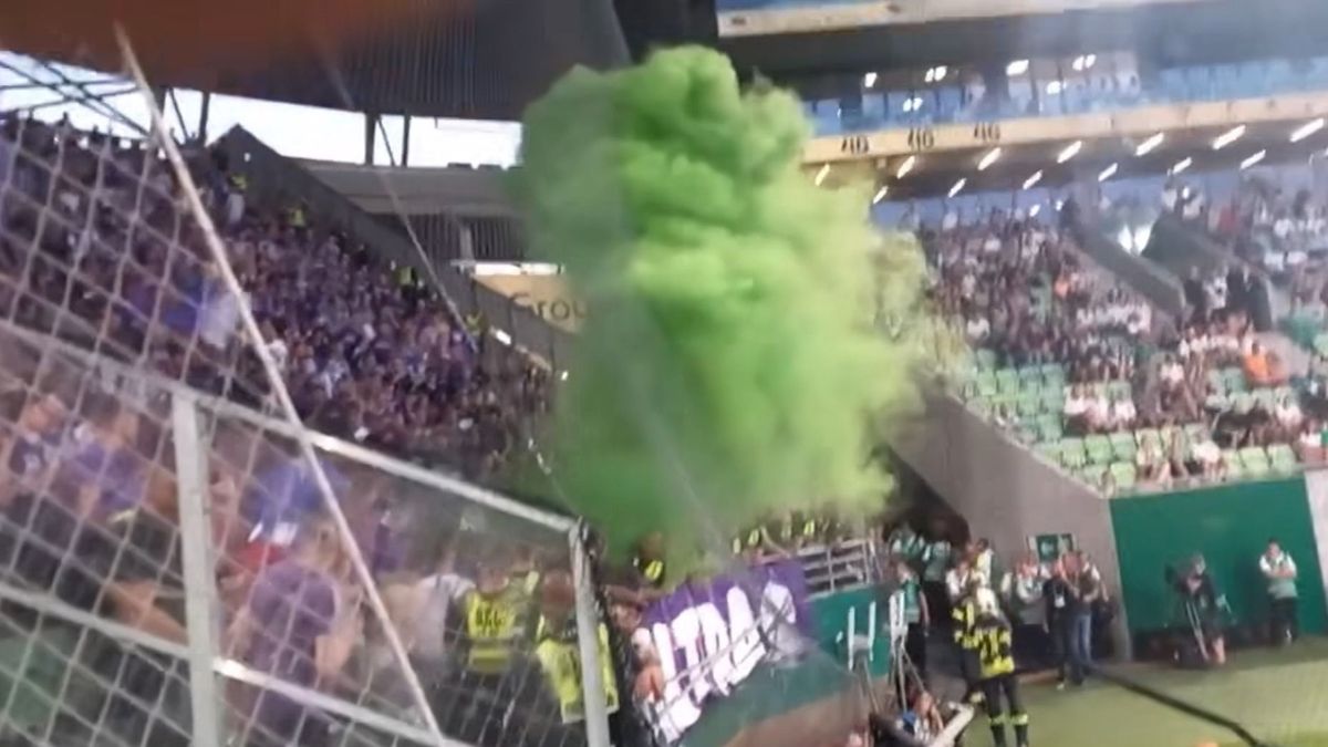 Feljelentést tettek a rendőrök a Fradi-Újpest meccsen működésbe hozott távirányítós füstbomba miatt