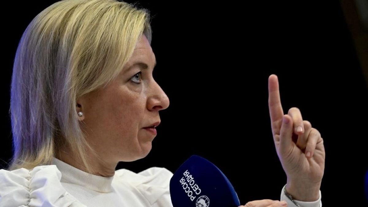 Ezzel a Depeche Mode dallal üzent Macron elnöknek Zaharova