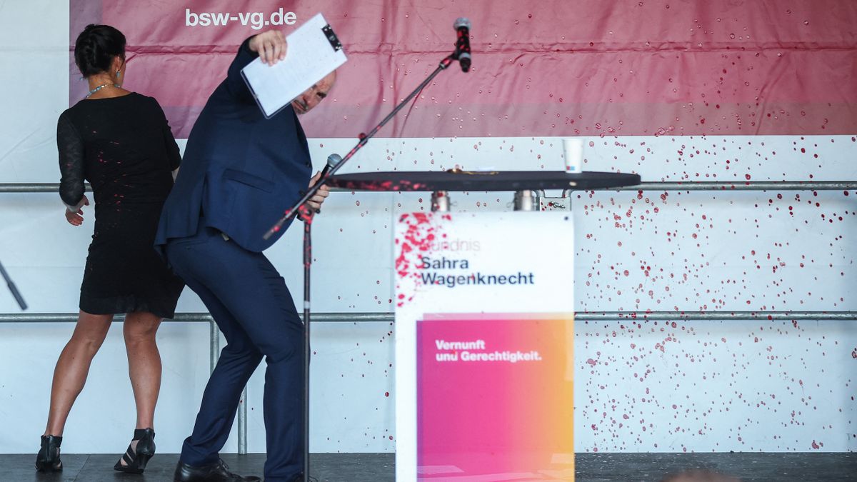 Kampányrendezvényen támadtak rá a német pártvezérre (VIDEÓ)