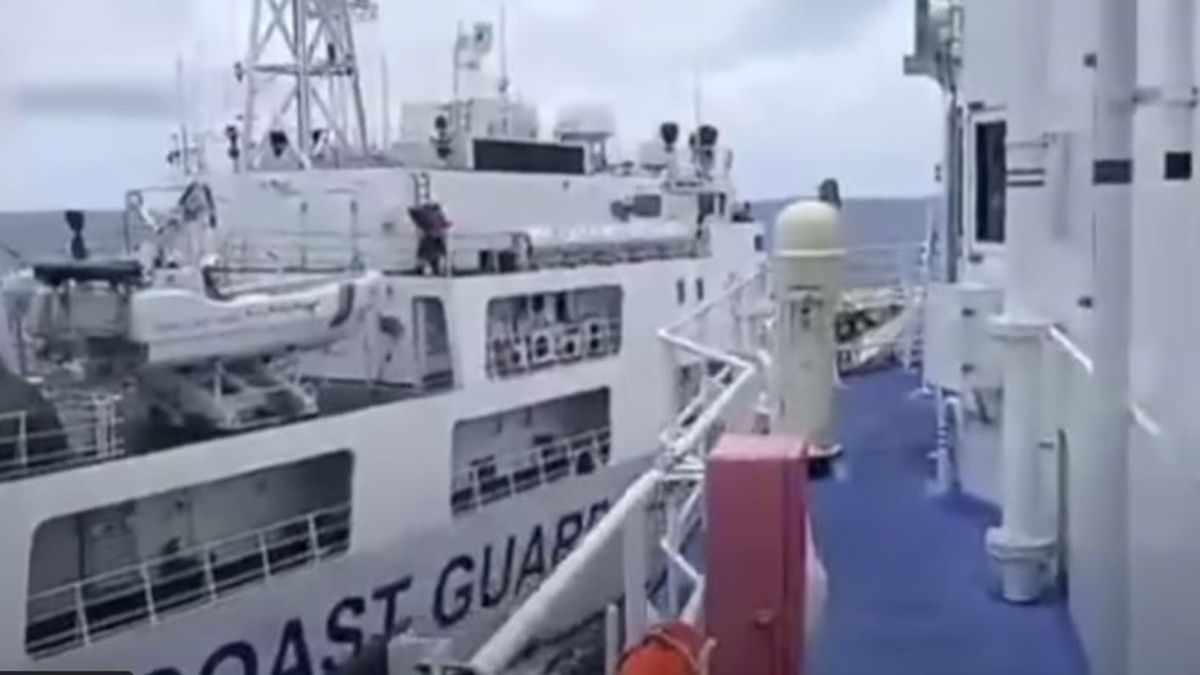 Feszültség a Dél-kínai-tengeren: egy kínai parti őrhajó nekiment egy Fülöp-szigetekinek (VIDEÓ)