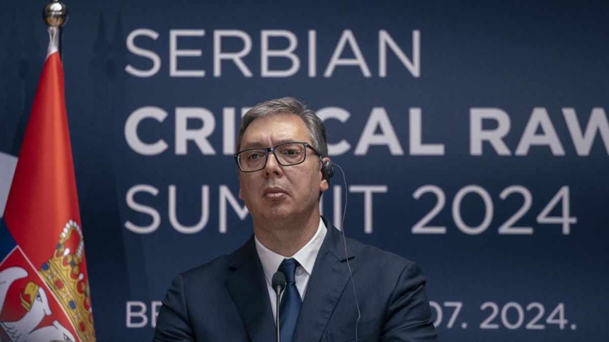 Szerb újság: hétfőn Budapestre jön Vučić