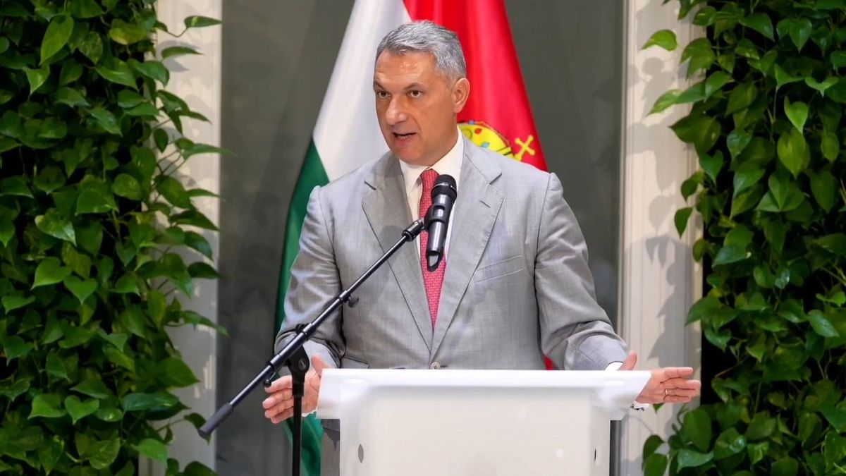 Végre megszólalt Lázár János a vasárnapi vonatbalesetről és keményen visszaszólt Vitézy Dávidnak