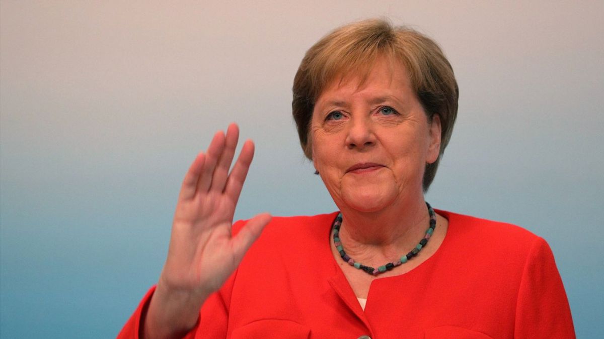 Távoznia kell Merkelnek a CDU-ból a német konzervatív lap szerint
