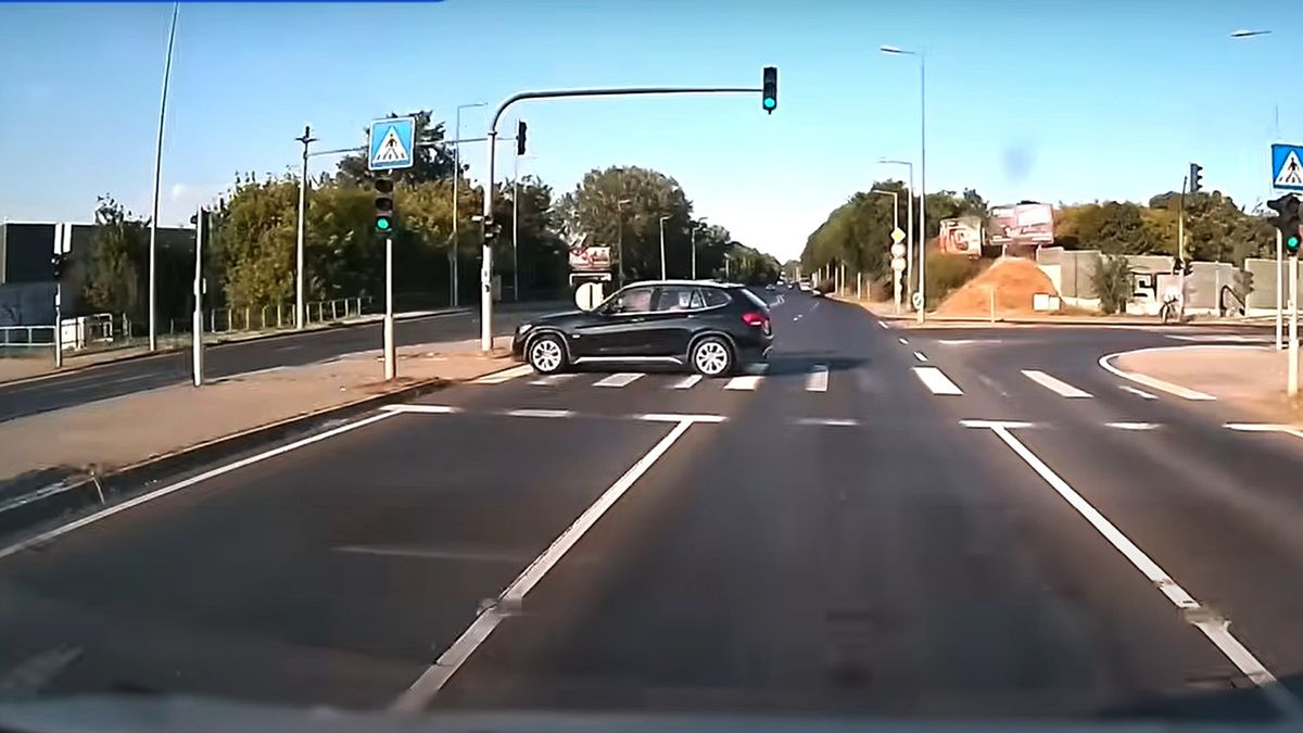 Most már mindent láttunk BMW-sektől: íme egy, aki gyalogosnak képzelte magát (Videó)