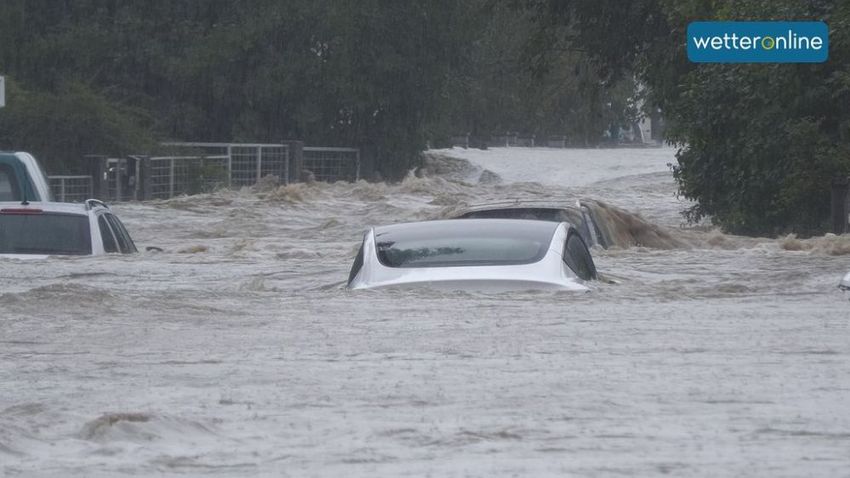 Bécsben már a romokat takarítják