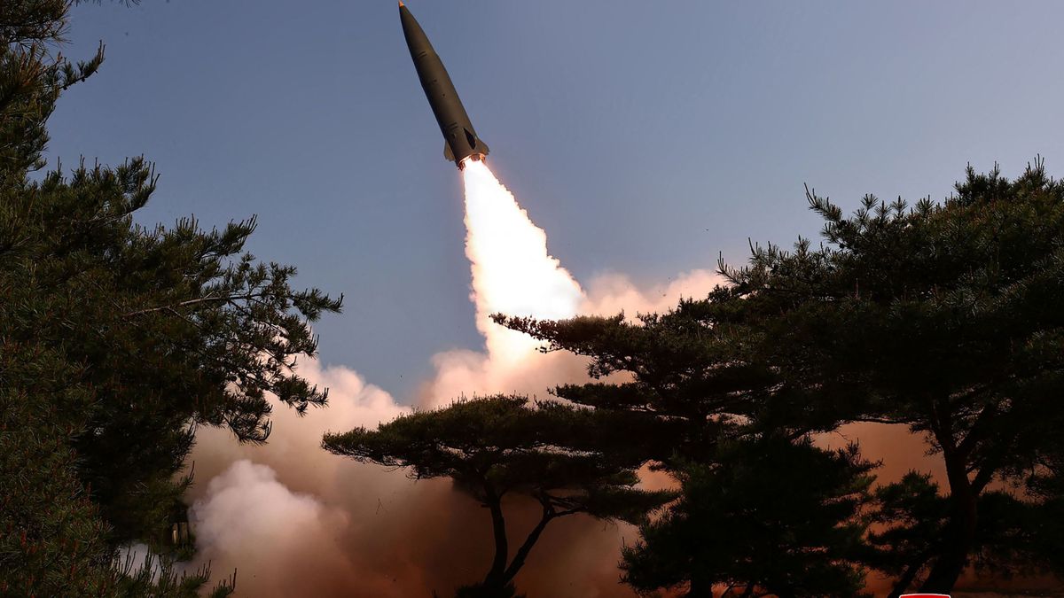 Észak-Korea egy héten belül másodszor lőtt ki ballisztikus rakétákat