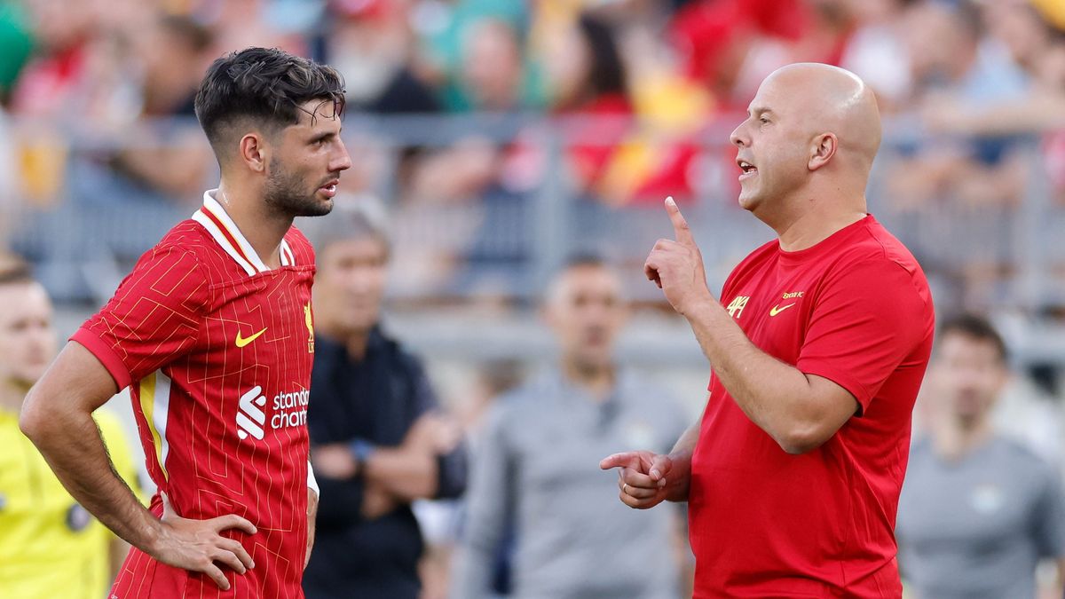 PITTSBURGH, PA - JULY 26: Liverpool FC coach Arne Slot talks to midfielder Dominik Szoboszlai (8) during the preseason friendly against Real Betis at Acrisure Stadium on July 26, 2024 in Pittsburgh, Pennsylvania. 