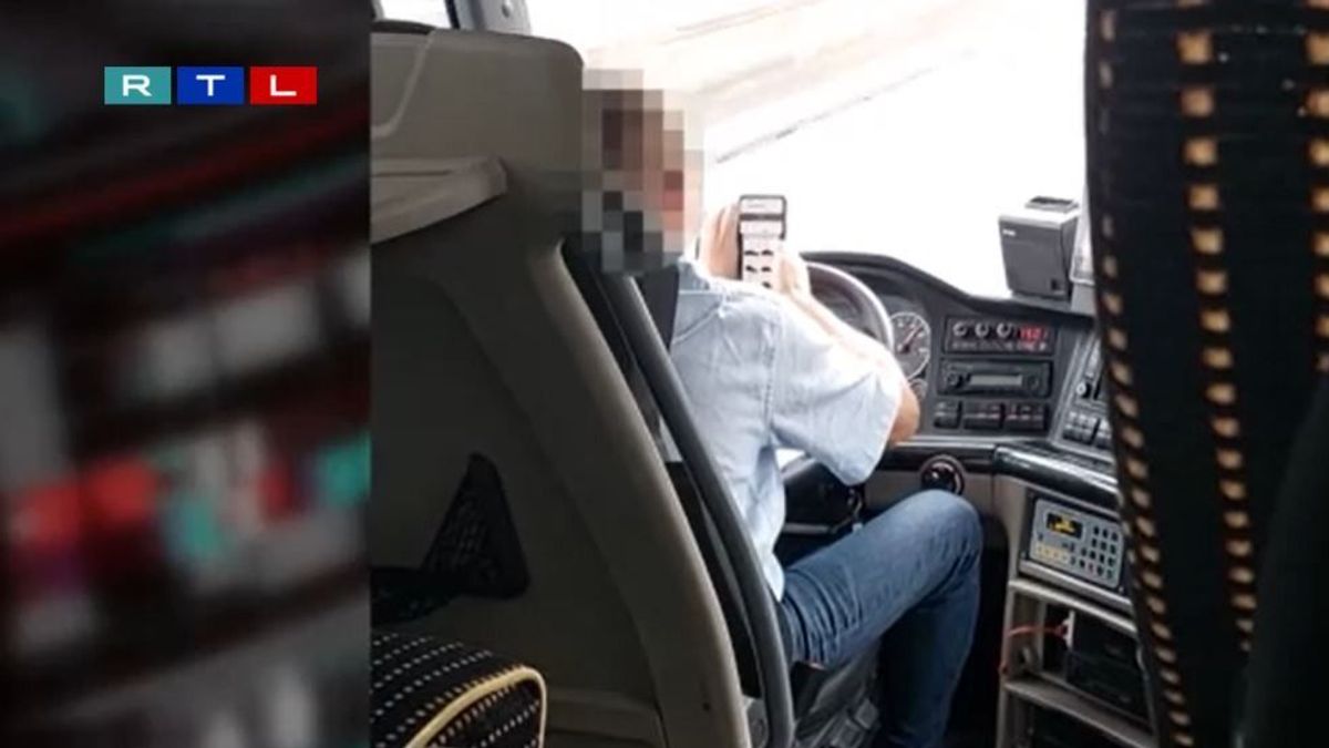 Botrány: könyökével vezette a távolsági buszt a netező sofőr (VIDEÓ)