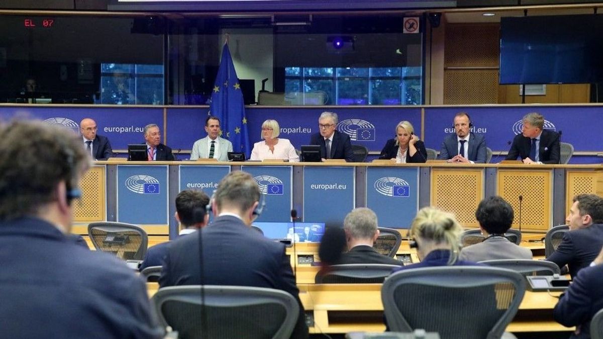 Akcióba lendültek a Patrióták Európáért: alaposan felforgatnák a brüsszeli költségvetést