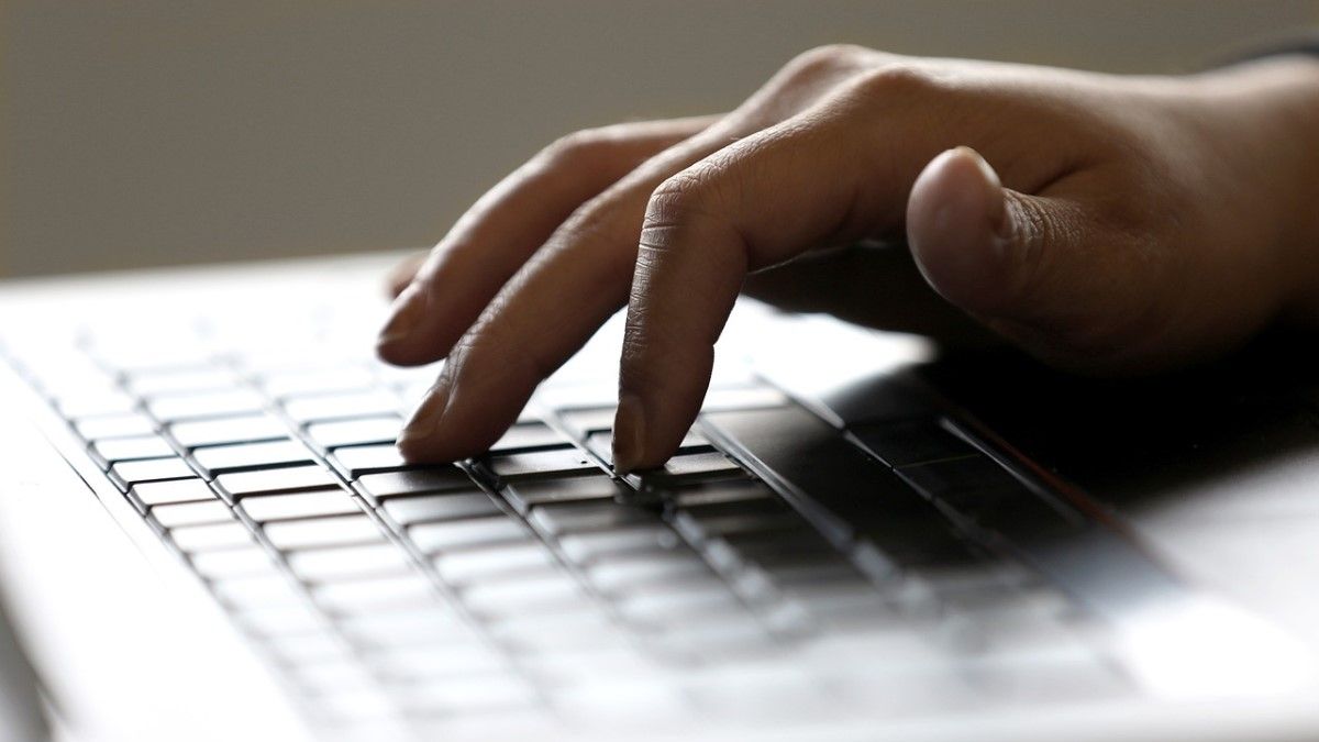 Ne hagyjuk magunkat behúzni a csőbe – az informatikus elárulta, hogy lehetünk biztonságban az online térben