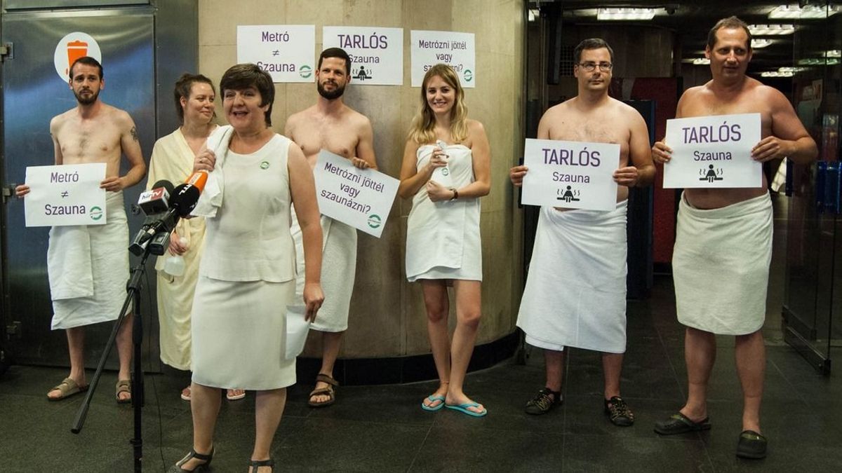 Szentkirályi Alexandra odapirított Karácsonynak: ezúttal egy nagyon régi, be nem tartott ígéretére figyelmeztette