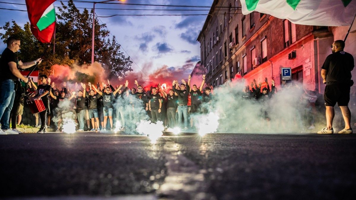 Így vonultak a szurkolók a magyar-bosnyák előtt (FOTÓK)
