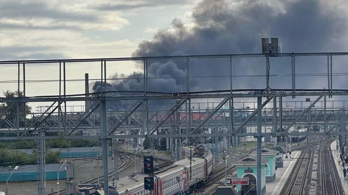 Méteres füstoszlop: lángokban áll az orosz tankgyár (VIDEÓ)